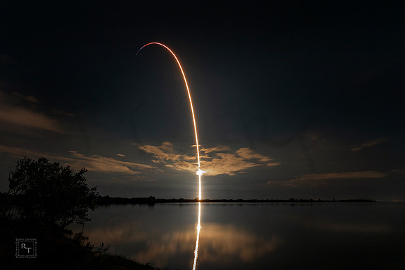 Space X - Falcon 9 liftoff